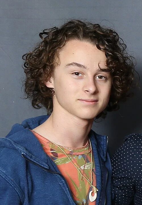 Wyatt Oleff — portret poza rolą filmową